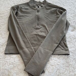 Lululemon running long sleep crop top